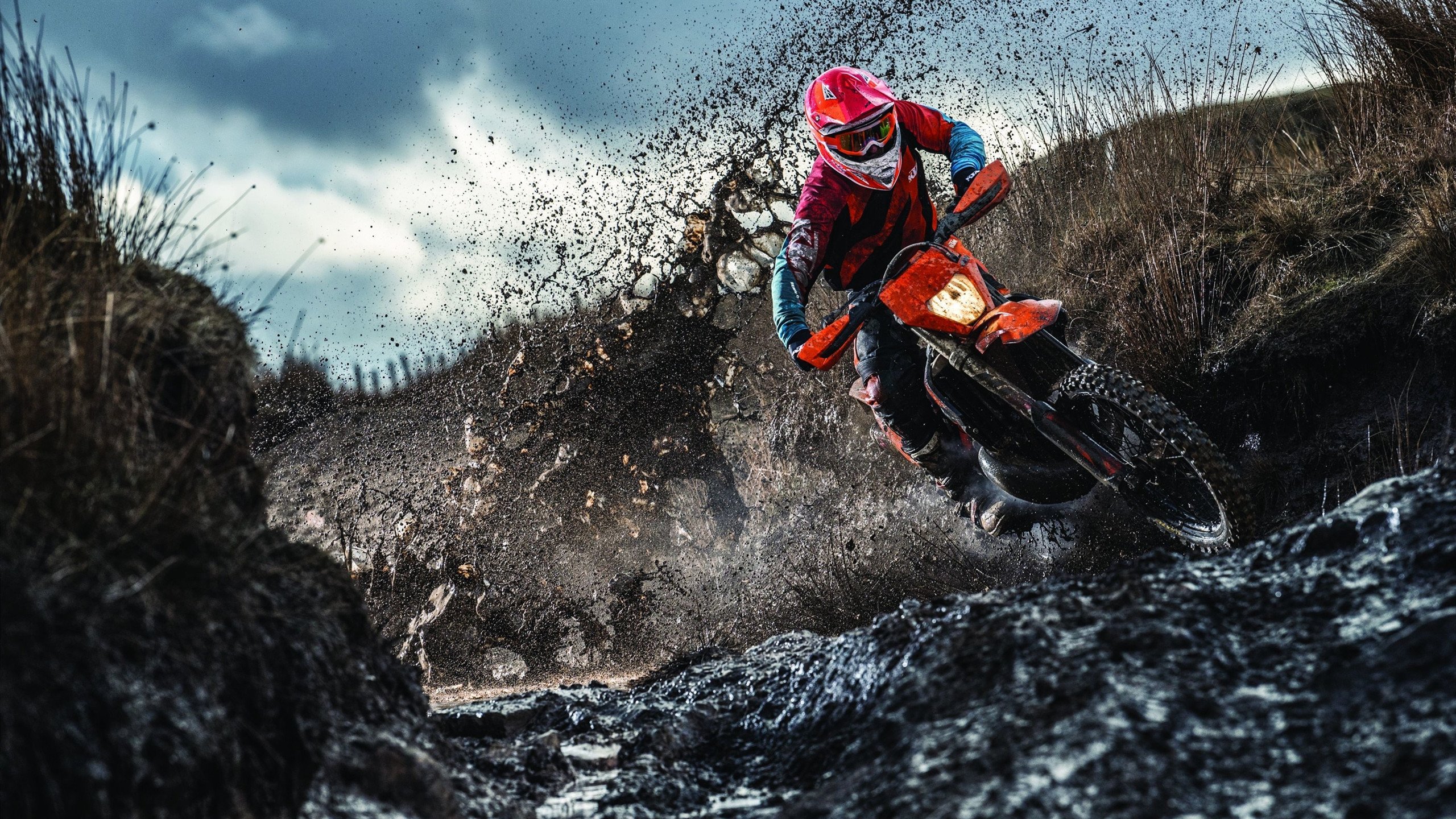 大型户外徒步节，跨越山川迎接新挑战，户外徒步主题